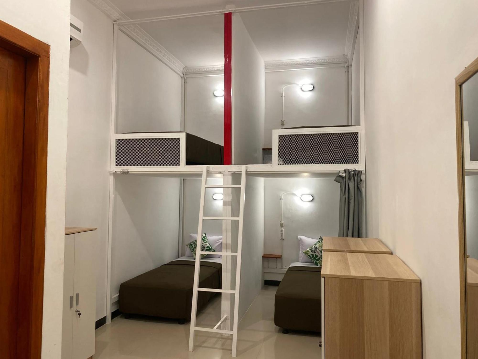 Albergue Revive By Snooze Banyuwangi  Exterior foto